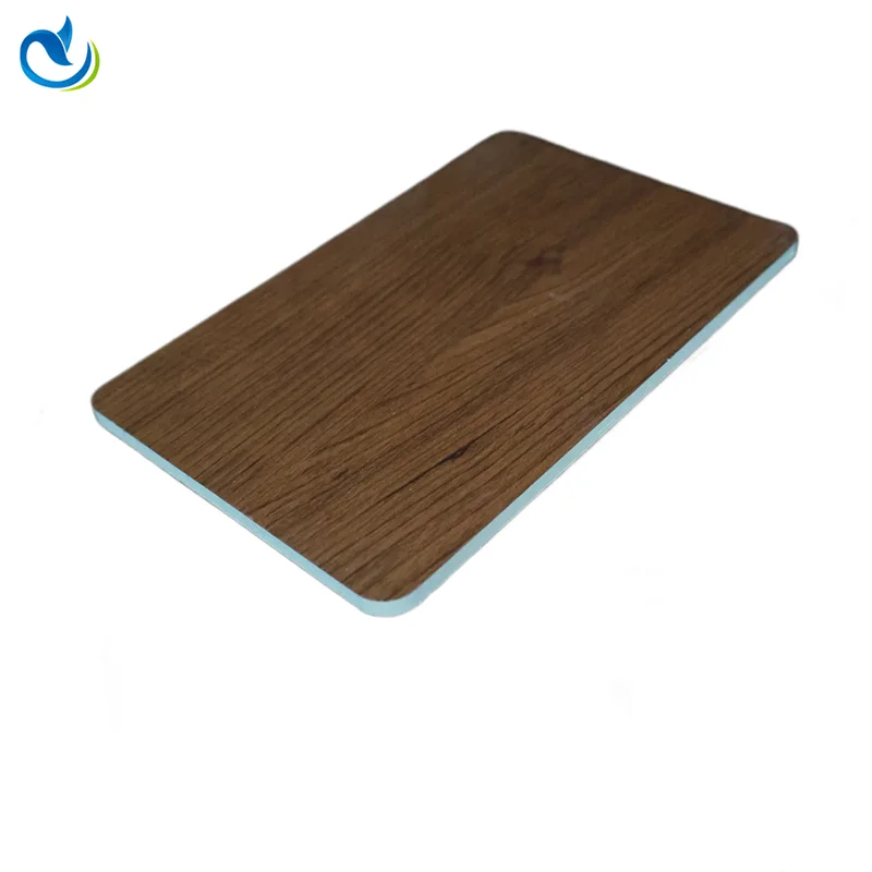 Panneaux muraux SPC flexibles et solides